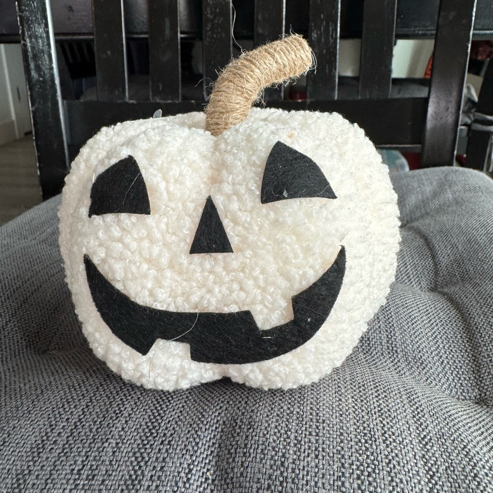 NWT White Halloween Jack-O-Lantern Pumpkin Decor